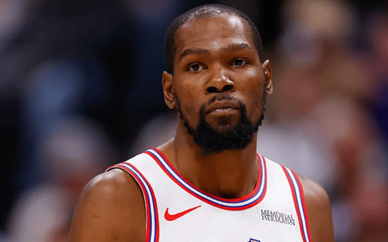 杜兰特：掘金球员都把球传给约基奇，所以他的数据当然不错